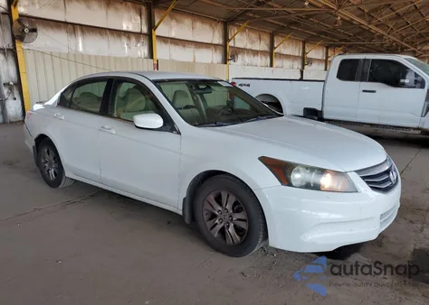 2011 Honda Accord Lxp z USA, uszkodzony, nr VIN 1HGCP2F48BA092147